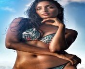Aishwarya Sushmita&#39;s navel in bikini from aishwarya loreal