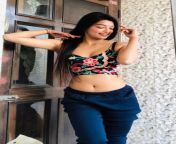 Prachi Sharma navel in colorful top and blue jeans from prachi disai