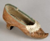 Shoe worn by Marie Antoinette on the day of her execution, 16 October 1793. While climbing the stairs of the guillotine she tripped, stepped on the executioner&#39;s feet and lost her shoe. It was later recovered and now is housed at the Musée des Beaux-A from 沃辛美女约炮小姐约炮█小姐网止ym287 com█沃辛美女外围女美女外围女▷沃辛美女约炮小姐约炮▷沃辛少妇约炮上门服务 1793