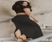 NEERU SEXY BAJWA FLEXING HER SEXY BUM AND FEETS. Bet her fuddi is dripping from desi village sexy bhabi show her sexy pussy and make video