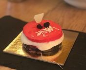 [Food] Raspberry/Oreo cake. Tastes like heaven from oreo cake