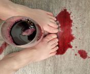 ??I spilled my wine. Now I&#39;m clenaing it up with my feet. Silly me!??Free Subscription ?? Hussie Feet ??Feeturing ? Bathtub Wine and Olga Smashballs? All original feet pics and vids ? ?OF Link in comments?? from wine sunny lee son