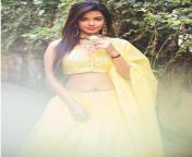 Meera Chopra navel in yellow ghagra choli from rajasthani ghagra choot