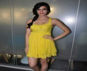 Kriti Sanon: In Stunning Yellow Sleeveless Skirt. from naked kriti sanon in bra