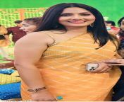 Chitra Tripathi bhabhi is teasing us by wearing sleeveless blouse &amp; transparent saree. What would we do? from couple sex tamil bhabhi 35 saree khol