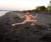 Sexy shenanigans on the nude beach ? from daka wap xxxxxsunny leon sexy xxxx xxx imageposing nude pornakhialomgir xx