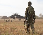 [6123x4082] An Australian Army special operations MWD handler from 2nd Commando Regiment watches a US Army MH-60 Black Hawk helicopter from 160th SOAR prepare for a fast-roping training activity at RAAF Base Tindal, Northern Territory. from us army guy shower sextape mp4 jpg