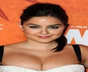 Ariel Winter beautiful sexy face and Body and boobs ???? from pronss and boobs