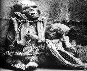 Antony Armstrong-Jones, Skeletons in catacombs in Peru, 1972. from yakuza peru