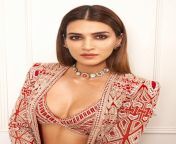 That sexy cleavage of Kriti Sanon 😋🤤🔥 from kriti sanon xxx fuck videoavita bhabhi sexy video াfo