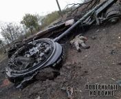 Decapitated Ukrainian T-72 near the village of Yakovlivka, Kharkov Front. October 17 2022 from 2022 xx mov www বাংলা নতুন xxx ভিডিও ডাউনলোড village woman long hair washgla video xx
