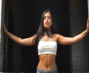 Amisha Sinha navel in white top and blue jeans from bidda sinha mimer