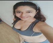 Poonam Bajwa navel in grey sports bra and pants from poonam panday sex in neshalywood actre