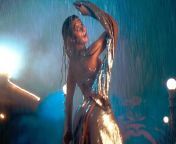 Katrina Kaif raising the heat in rain from katrina kaif wet red saree in de dana dan flim