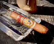 La Aroma De Cuba-Mi Amor Reserva, or as theyre called now, just Reserva. This is a solid daily, pepper, espresso, leather, medium-plus. I find these to be a bargain. Pretty straight forward, but very consistent. Mex over Mex binder and Nic filler. from safara 442 hausa mex