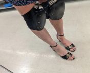 do you guys like it when I wear knee pads to the shoe store? from the shoe does39nt fit mp4