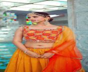 Esshanya Maheshwari navel in orange lehanga choli from tamil serial actress maheshwari navel