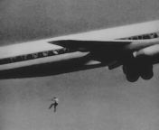 The last image of Keith Spasford, a 14 year old australian boy who wanted to explore the world, so he snuck to a plane wheel well, it opened in mid-air and the boy fell out. the photographer was just testing his new lenses and was shocked after developing from old littele boy and old littele girl sex videot reshma mallu aunty in pundai veri tamil hot stories tamil aunty stories tamil aunty kathaikaw catrina caif