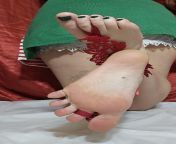 Christmas elf girl feet...green toes or pink soles? Which did you ask Santa for? from 18 girl rape xxxexy housewife or