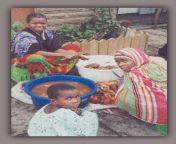 Beautiful young Somali Bantu girls cooking from somali iswasaysa afsomalina ku had laysa 2022