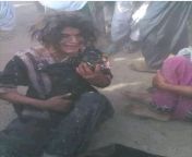 A mother holding her childs charred body. The whole village of Sindh kept burning for 11 long hours.. Nine Children burnt alive,160 animal burnt. No Fire Brigade &amp; No Ambulance service to rescue. from xxx vides op pakistan girlsdian 3gp village aunties pissing hd videos