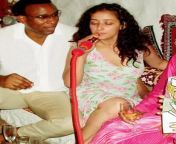 Manisha Koirala with Darren Bravo trying Hukka before hard drilling from manisha koirala girls bollywood