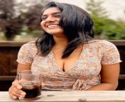 Mallu actress Nimisha Sajayan cleavage ? from mallu actress 3gpsexvideos