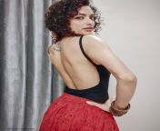 A backless Indian babe is just another level of hot from indian sex is mms