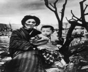Here&#39;s an image I found of a mother and child sitting together posing for a photo. The photo was taken after what happened to hiroshima. from စောက်ဖုတ်photo sex antty