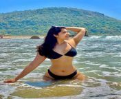 Nikita Sharma navel in a bikini from nikita sharma xxx nudenxx breast feeding