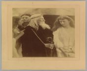 Julia Margaret Cameron, “King Lear” (1872). This photograph features Alice Liddell—of Alice in Wonderland fame—and her two sisters playing the part of Lear’s 3 daughters, at the moment he divides his kingdom among them. Cameron’s husband is King Lear. Cam from 樱花图片水彩画♛㍧☑【免费版jusege9 com】☦️㋇☓•lear