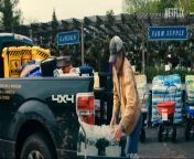 Mr. Robot reference in the trailer for Sam Esmail&#39;s new movie! (5/9 emergency E-kits on Kevin Bacon&#39;s truck bed) from baaghi new movie tiger shroff shradda kapoor pics
