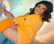 Kajal Agarwal showing her meaty thighs which would give amazing thighjob and not to mention there is no panty inside from kajal agarwal amazing bhabi sex video