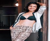 Anushka Sharma navel in black bra and white jacket from anushka sharma nude navel boobs show