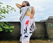 Lipsa Tripathy navel in white saree and blouse from desi bhabhi made to strip saree and blouse giving full view of her nude assets mp4