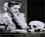 An American officer sent his fiancee a Japanese skull . Photo of the magazineLife, 1944. Full description under the photo . from american xxxx photo
