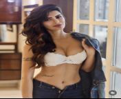 Sonali Raut coming out from the hotel room from the xpose 124 sonali raut uncensored scene