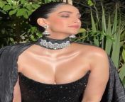 High class jugad Sonam Kapoor look at her doodh after marriage such a tankers from desi aunty high class remove saree and pavada showing her boobs and ass pussy hot mp4