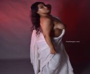 Hot Matured Indian Housewife Blouse less Saree Poses for boudoir photoshoot for artist from indian aunty in black saree sex outdoors indian housewife expose her big boobs in saree desi aunty in saree showing boobs