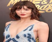 Recently a MILF called Mary Elizabeth Winstead moved to the neighborhood along with her young son, since then everyone on the neighborhood, from young classmates of his son to old dudes, have been fantasizing about approaching to her, speciallly the young from İmgsrc hot young