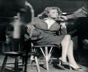 Rita Hayworth on the set of Gilda (1946) from 摩卡娱乐71966澳门永利平台→→1946 cc←←摩卡娱乐71966澳门永利平台 bwud