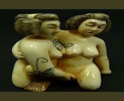 Sunga Netsuke: a Japanese type of scuptures signifying sexual acts as good luck charms. It was popular in the Ero period, from the 17th-19th century. It&#39;s cool that there was no stigmatization at same sex sexual acts. from idelogia sunga homem