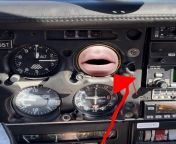 What&#39;s this weird hole in the PA-28 instrument panel for from amar ekuse instrument