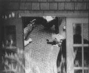 Kurt Cobain’s body lay after his death on this day, April 5th, 1994. Kurt Cobain has now been dead longer than he was alive. [864x530] from İstanbulda işvereninin oğluyla aldatan kürt temizlikçi