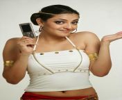 Kajal Aggarwal&#39;s navel show in white top from oru solar swapnam movie actress pooja navel show in saree