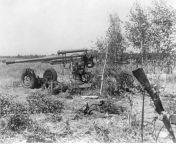 A destroyed Soviet 85mm anti-aircraft gun wz. 1939. A dead Soviet soldier lies next to it. Visible also is a Mosin rifle wz. 91/30 driven into the ground by its bayonet. Event date: 1941-08 from mosin bf