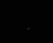 A Terra e a Lua vista de Marte, a 142 milhes de quilmetros de distncia, capturadas pela cmera HiRISE a bordo do Mars Orbiter, da NASA. Crditos: NASA / JPL Astronomia Infinita Brasil ?? from nasa movi