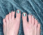 Color change to sparkly blue. video of my toes wiggling on my of page (oc) ???? from cg village blue video chudai pg videos page