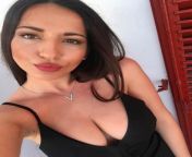 Stunning beauty with perfect Cleavage and juicy Boobies from aunty cleavage 2