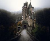 One family, 33 generations, have owned and occupied this medieval castle since the 12th century - the Eltz family. Eltz Castle - Germany from castle temptaion